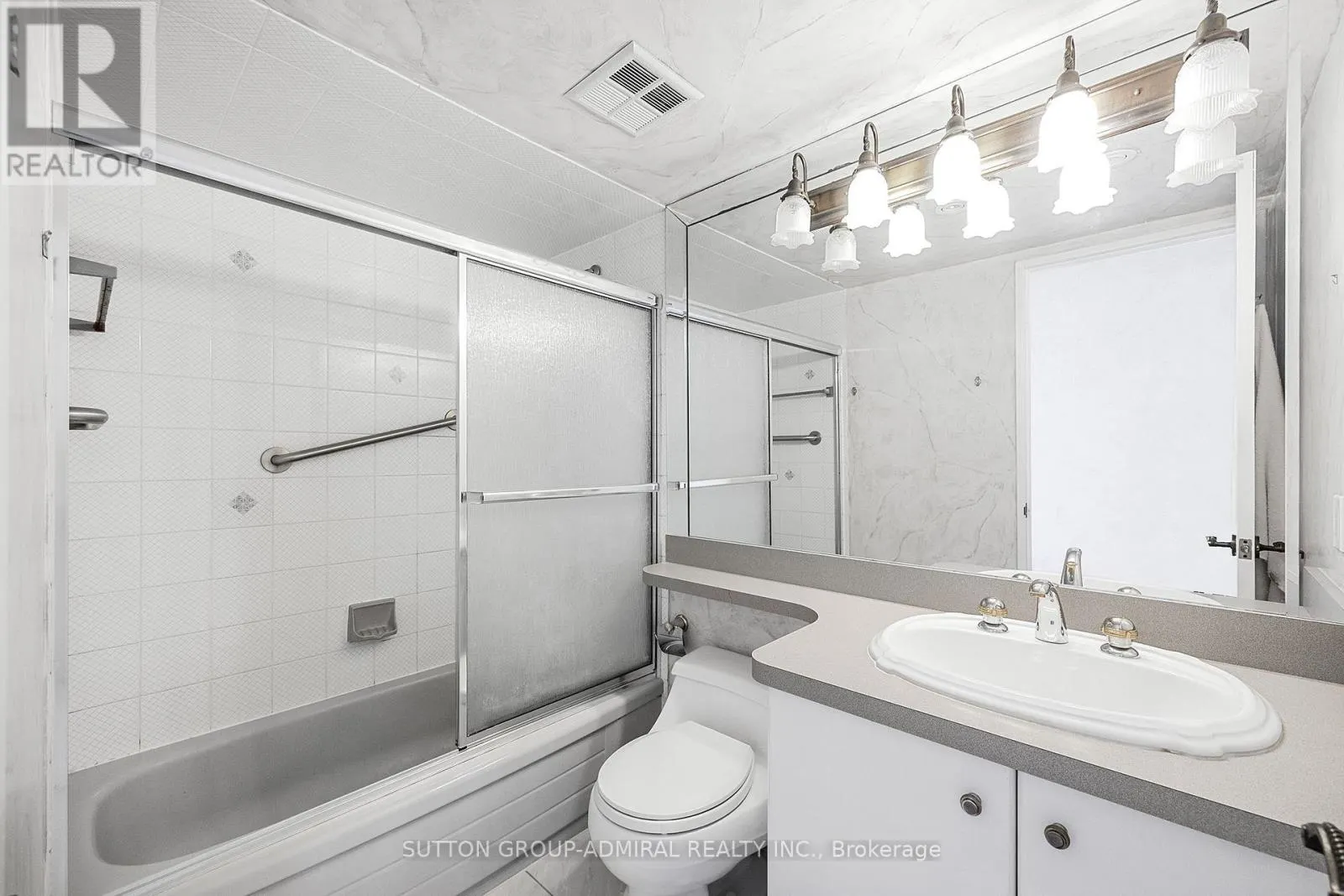 1402 - 343 CLARK AVENUE W