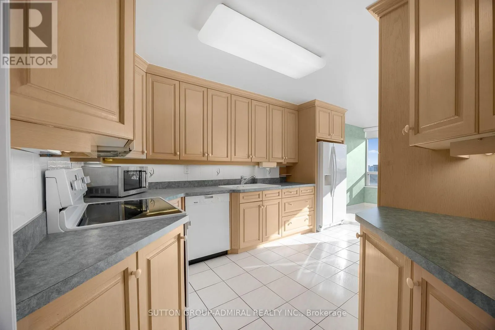 1402 - 343 CLARK AVENUE W