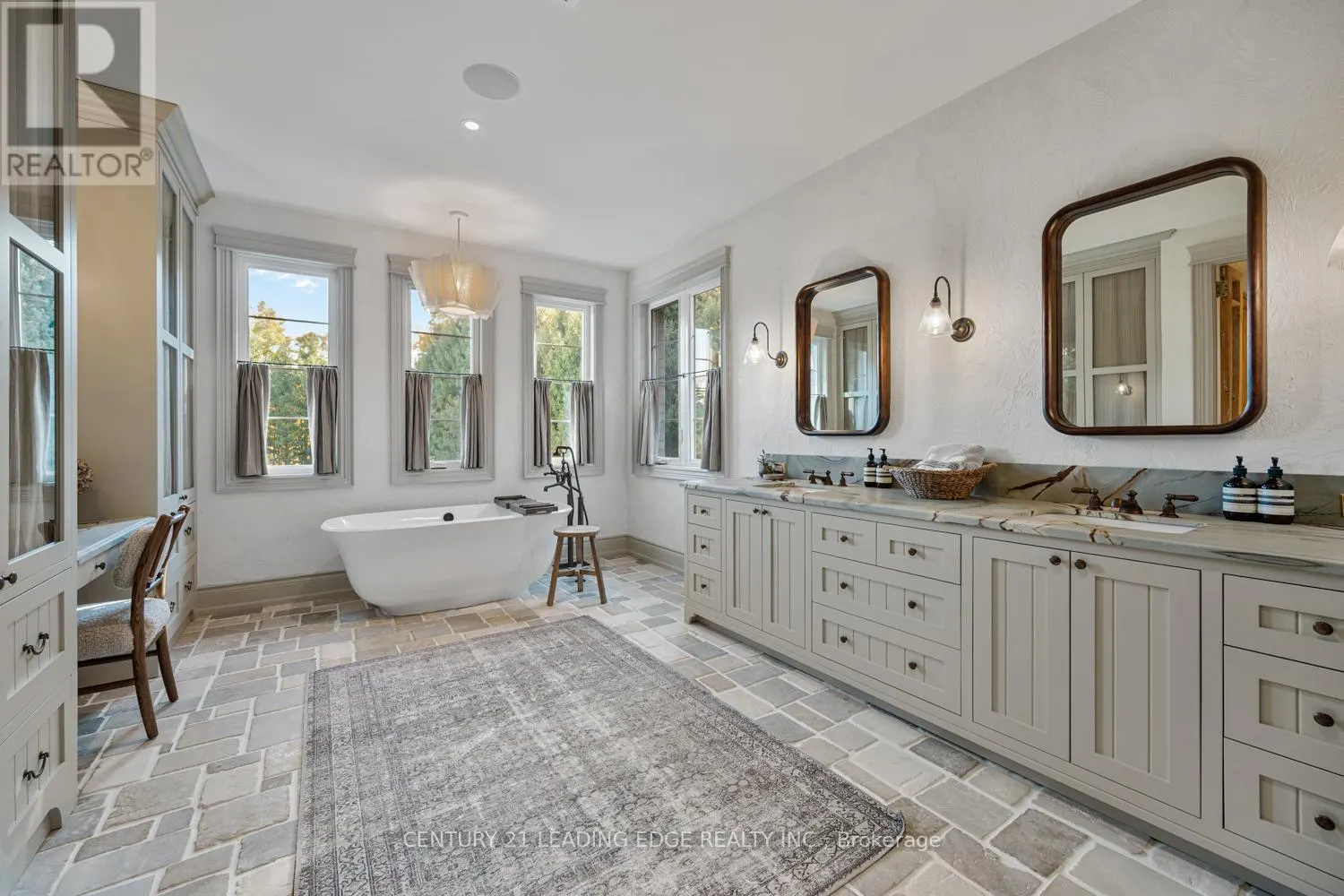 43 NEWTON REED CRESCENT