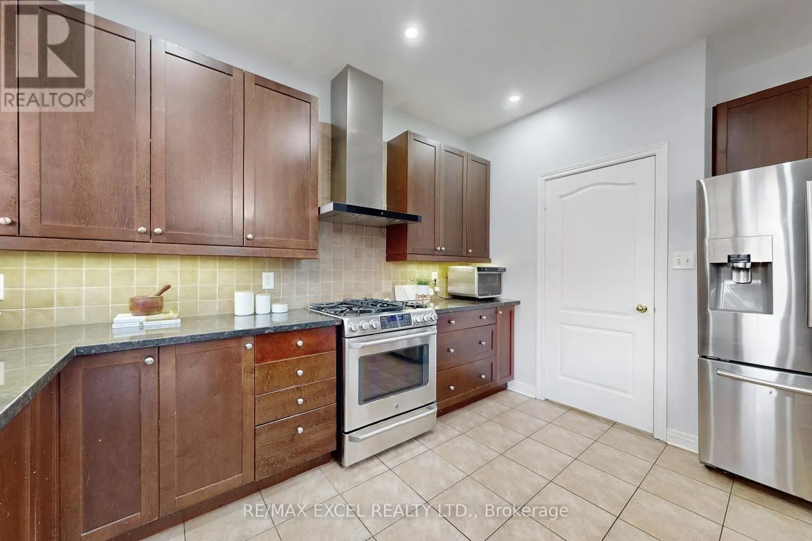 25 LUNDY DRIVE