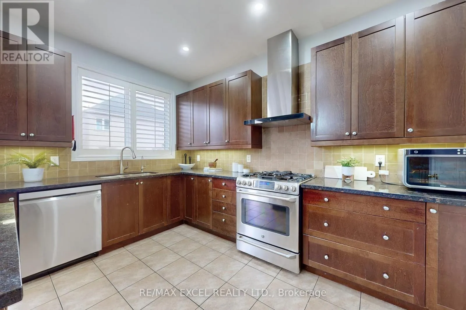 25 LUNDY DRIVE