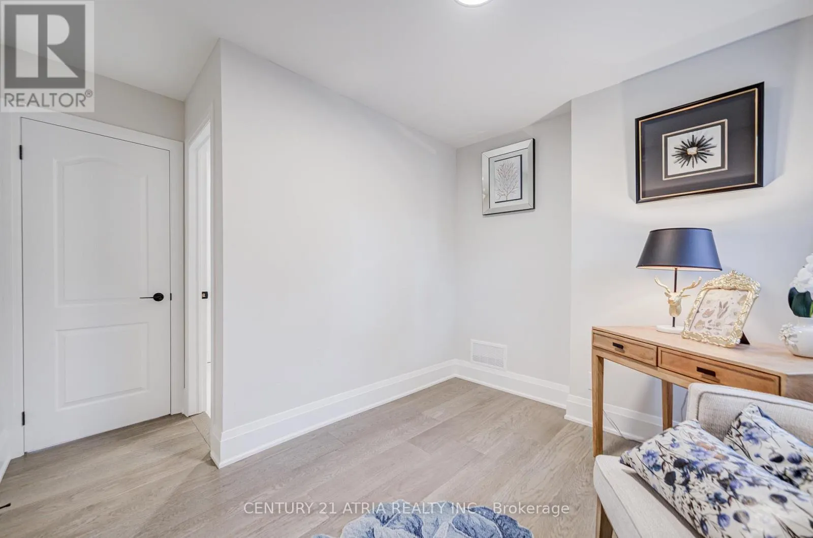 33 SIR BRANDILES PLACE