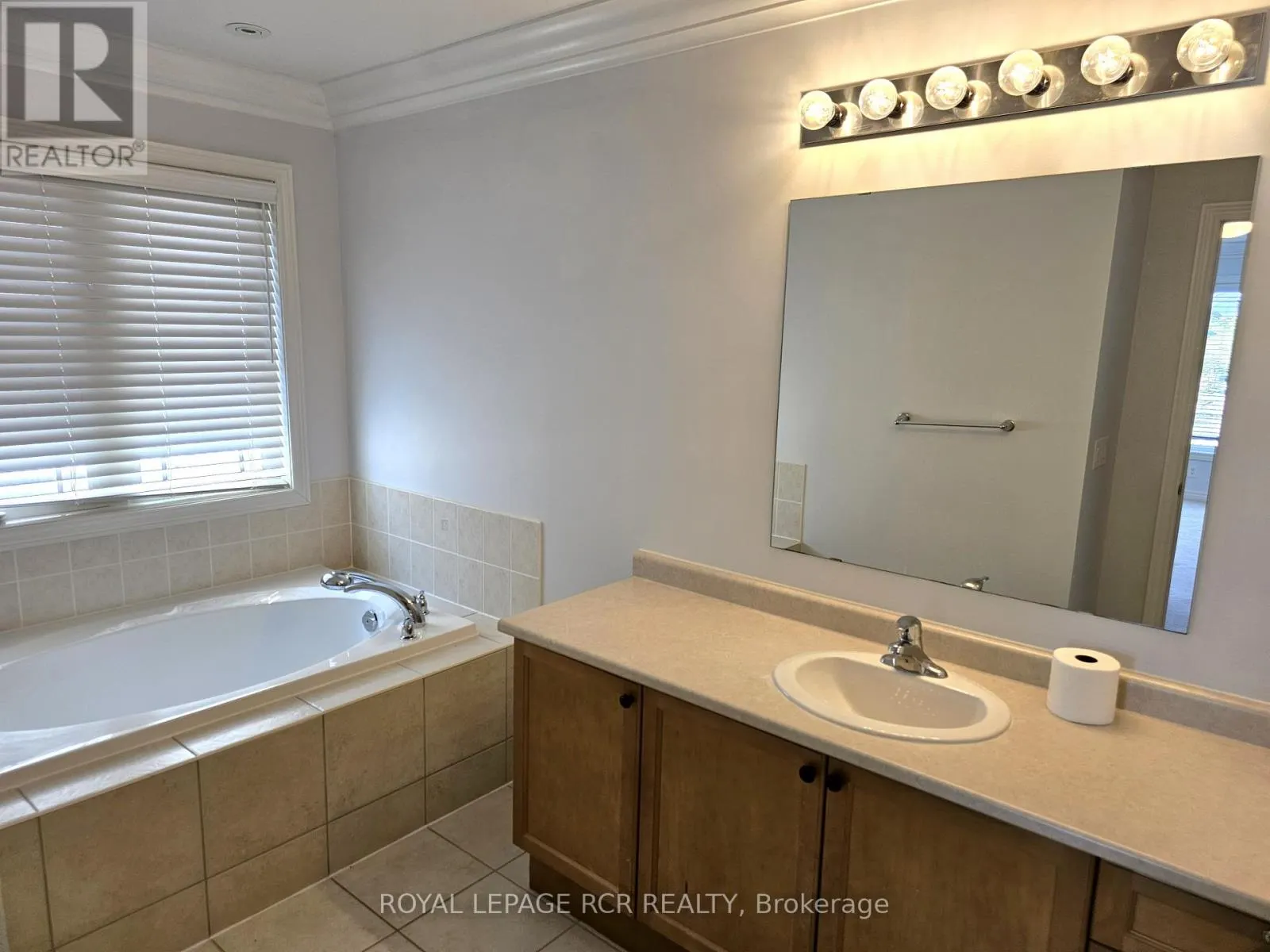 40 THATCHER CRESCENT