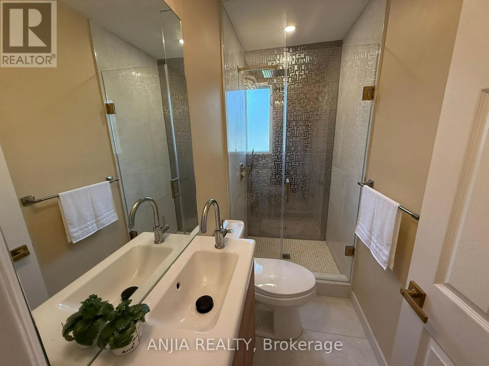 263 QUEENSVILLE SIDE ROAD W