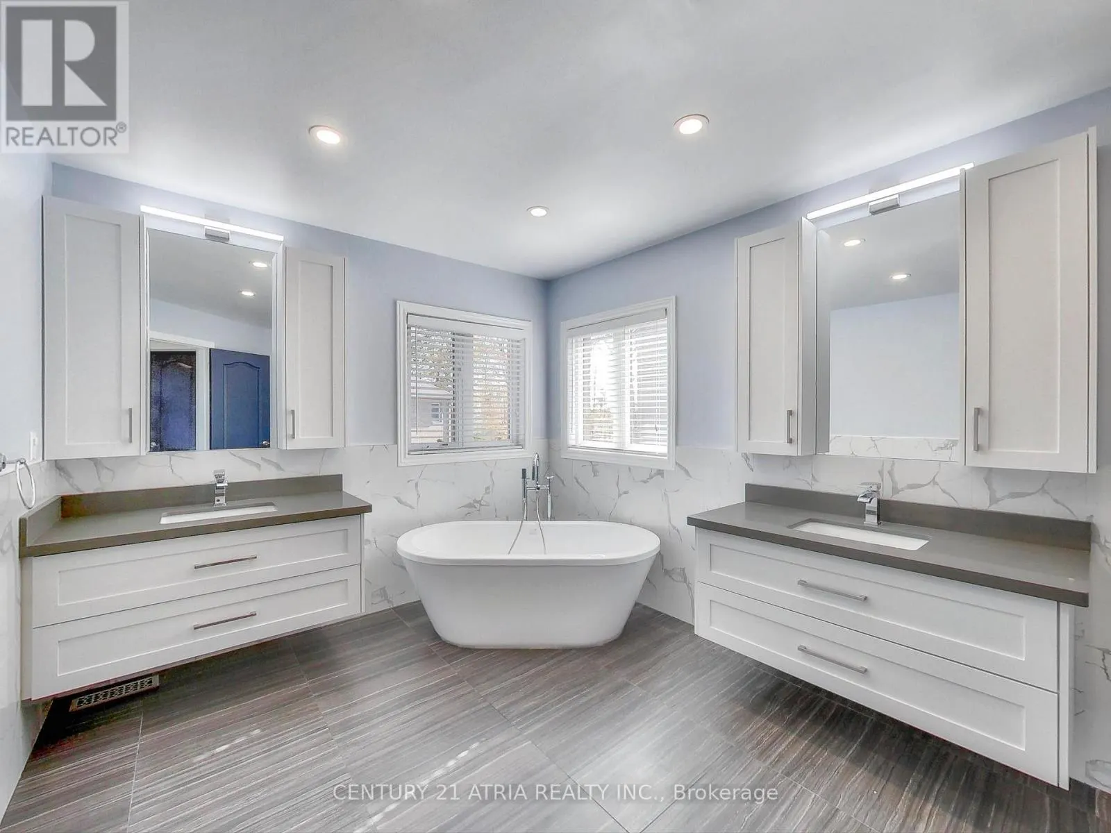 2 WHALEN COURT
