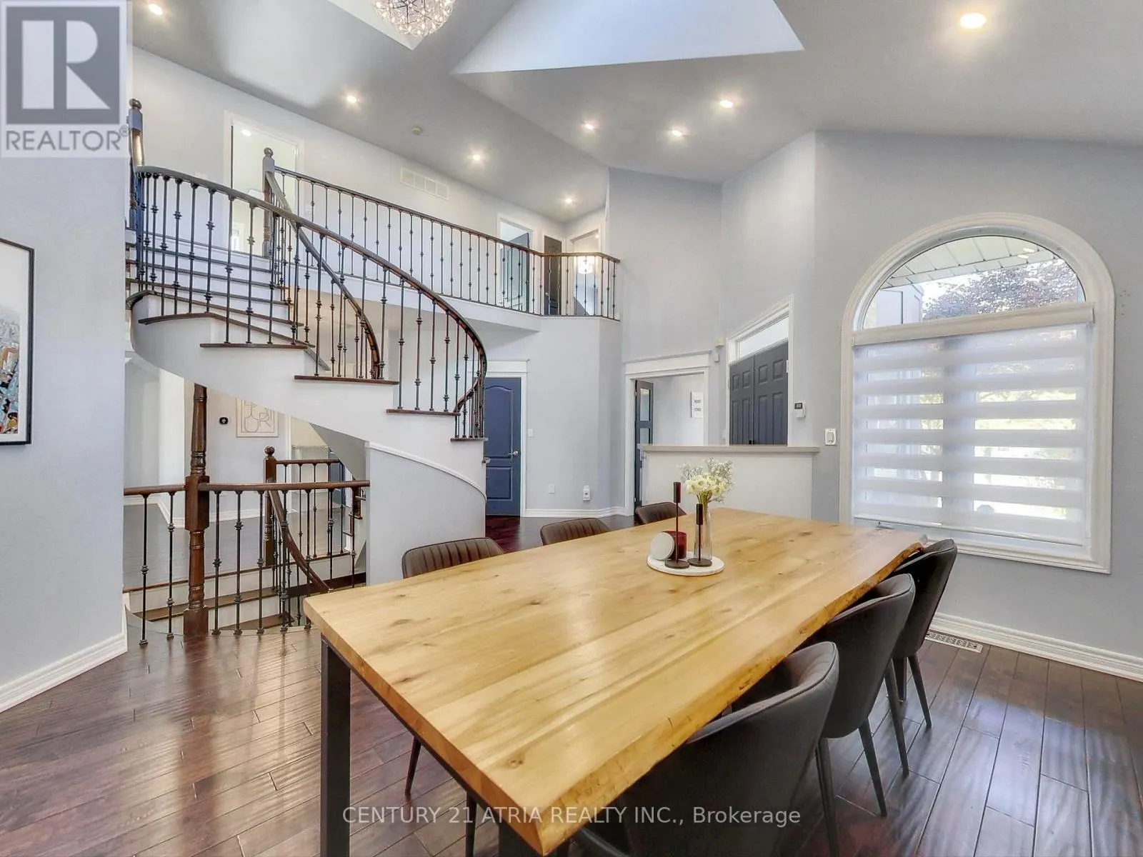 2 WHALEN COURT