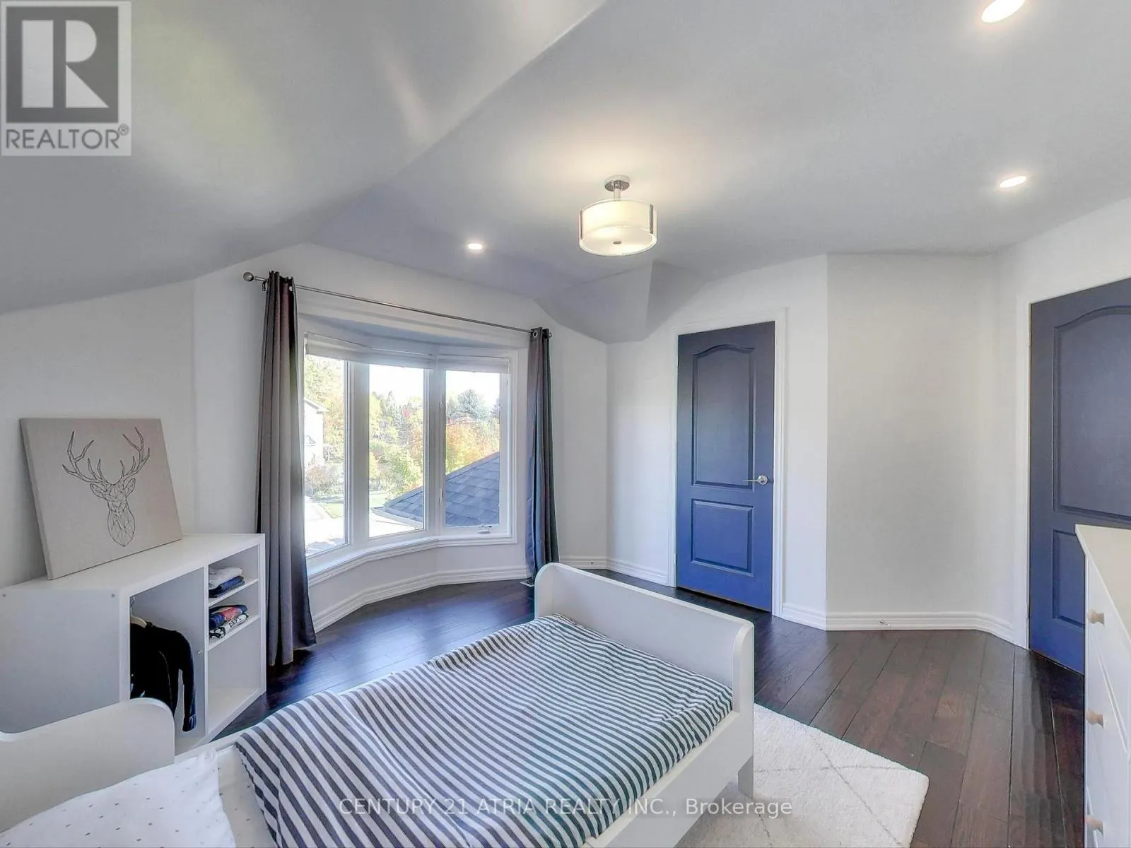 2 WHALEN COURT