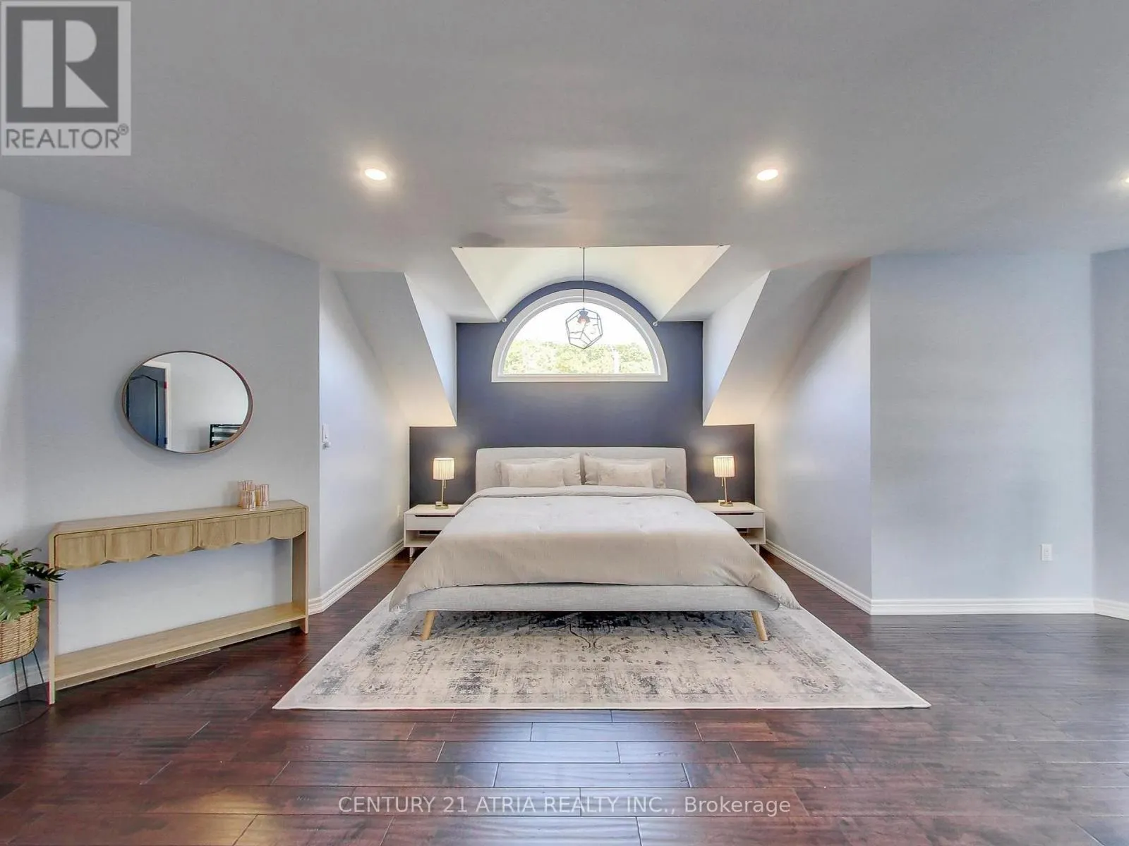 2 WHALEN COURT