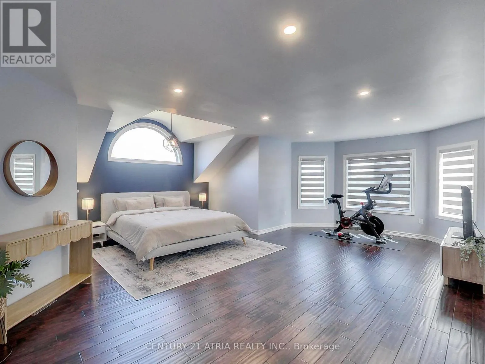 2 WHALEN COURT