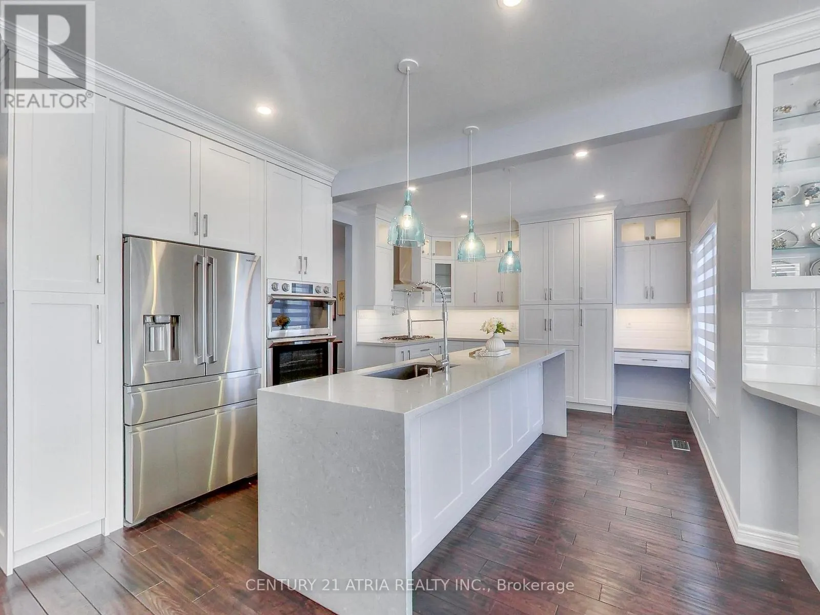 2 WHALEN COURT