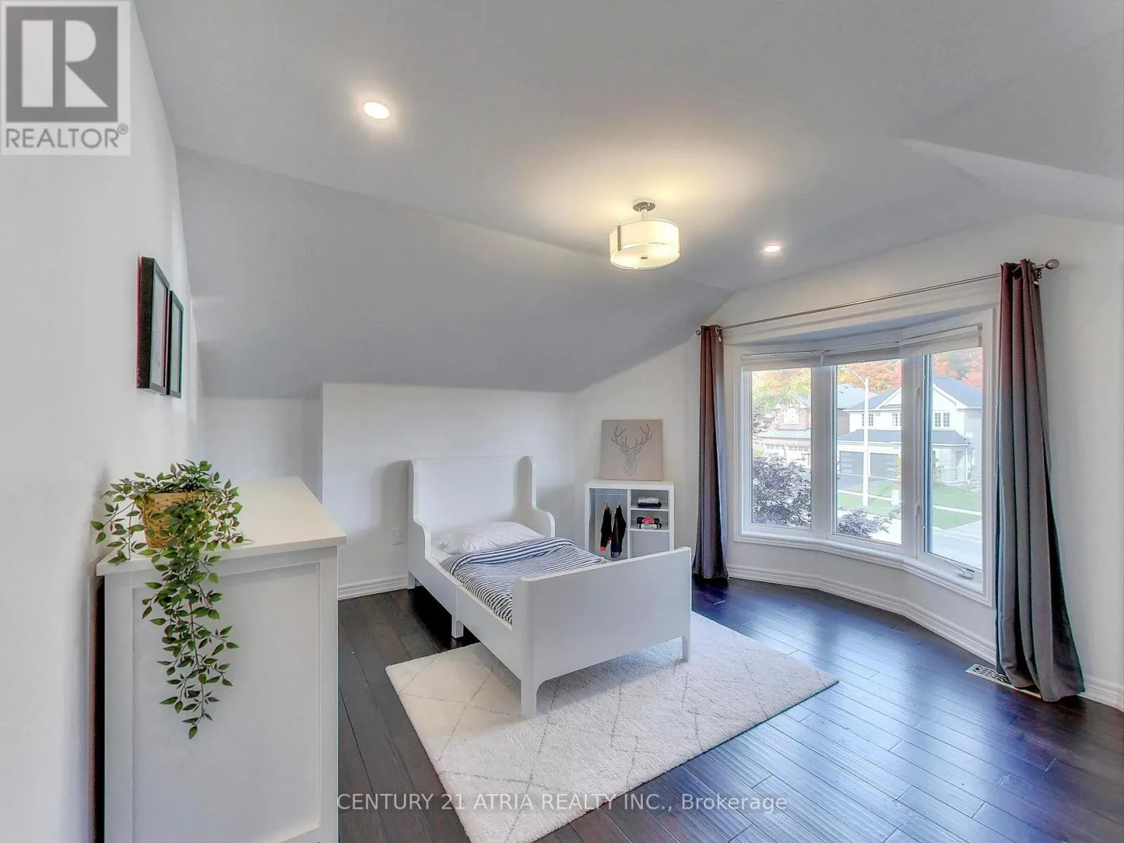 2 WHALEN COURT