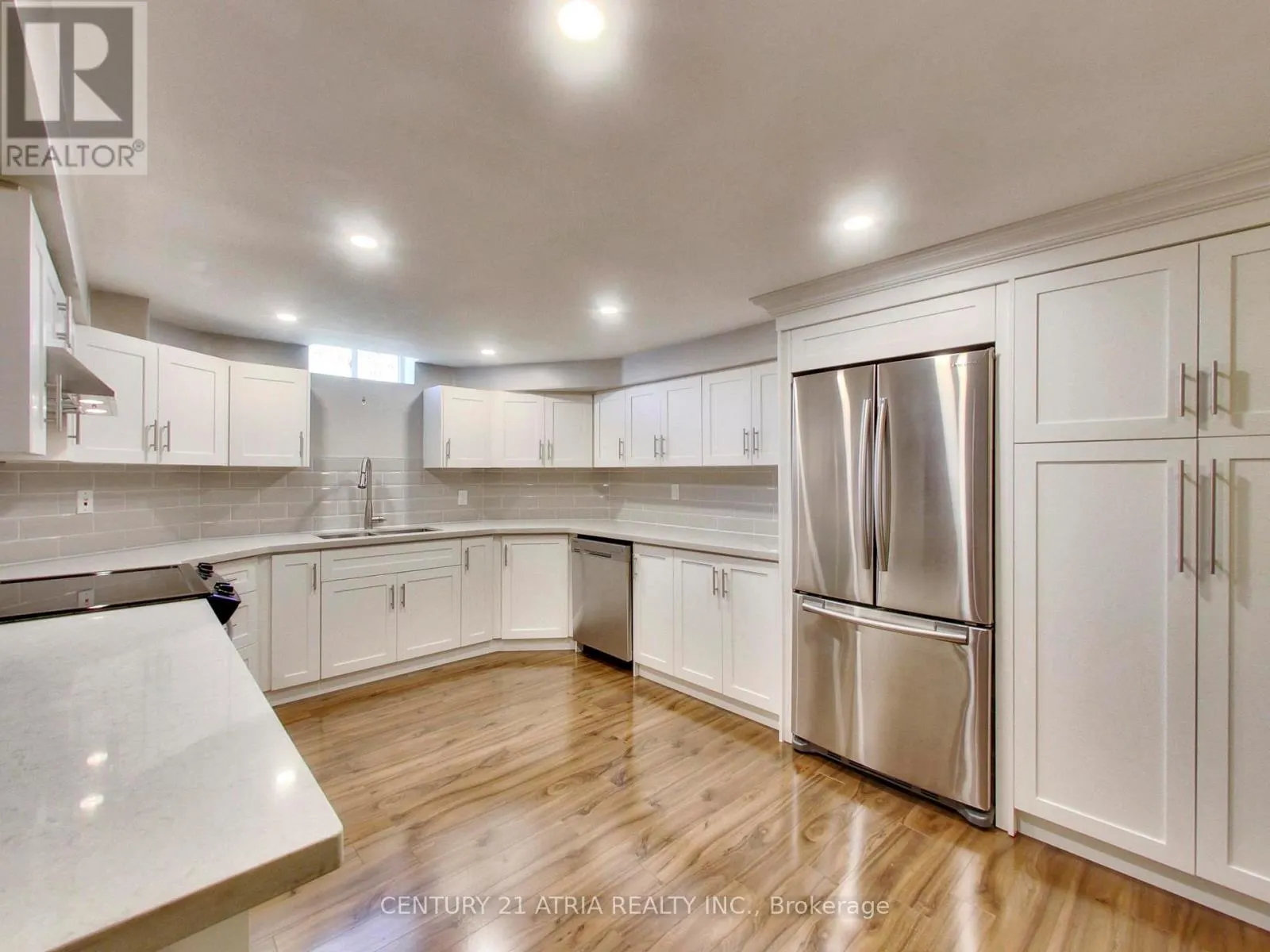 2 WHALEN COURT