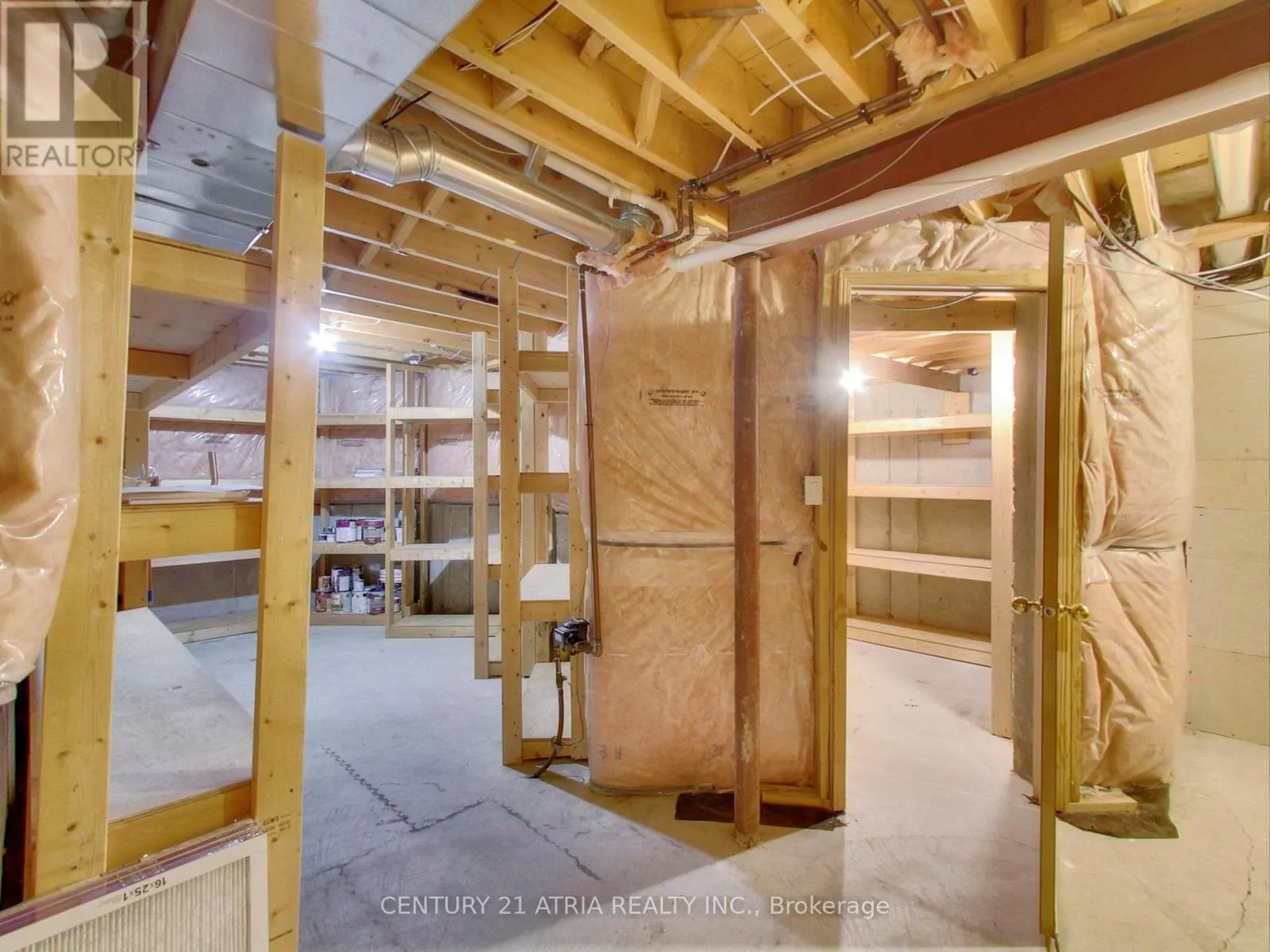 2 WHALEN COURT