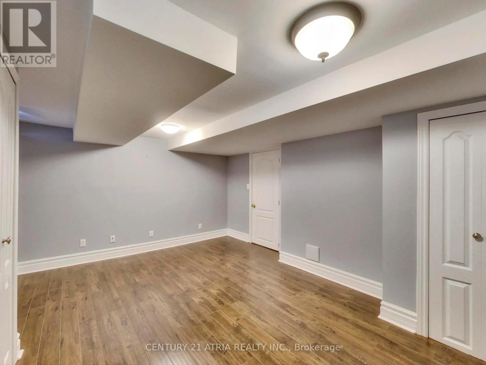 2 WHALEN COURT