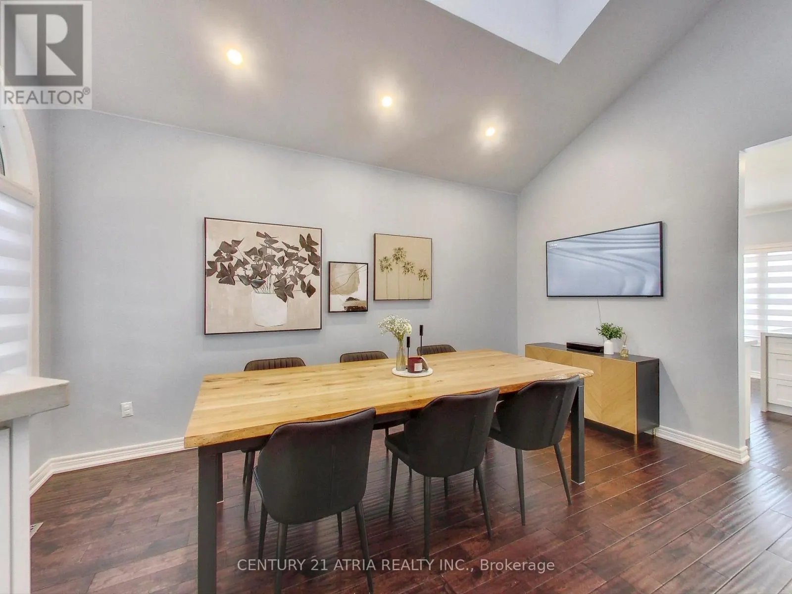 2 WHALEN COURT