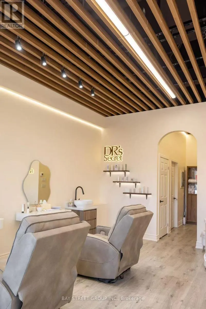 6 - 7181 YONGE STREET