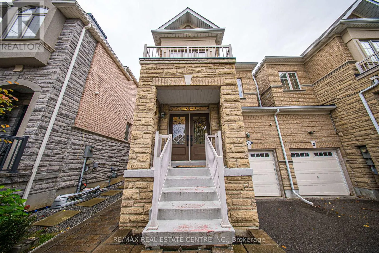 8 BRISTLEWOOD CRESCENT