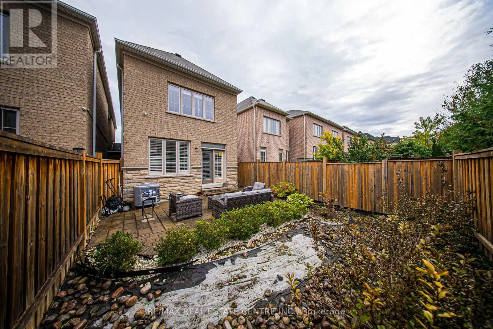 8 BRISTLEWOOD CRESCENT
