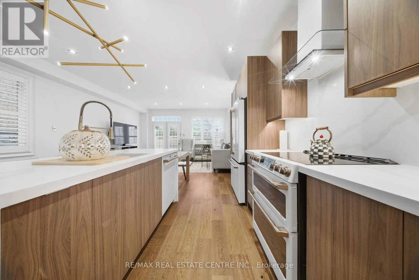 8 BRISTLEWOOD CRESCENT
