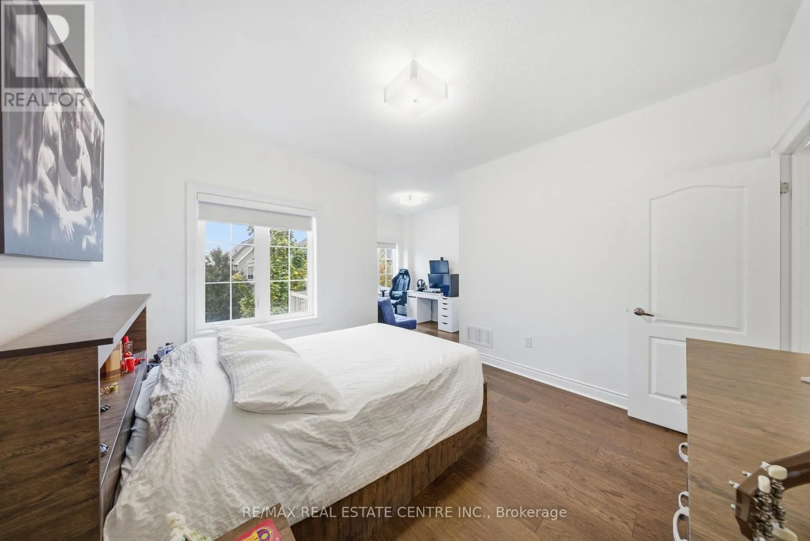 8 BRISTLEWOOD CRESCENT