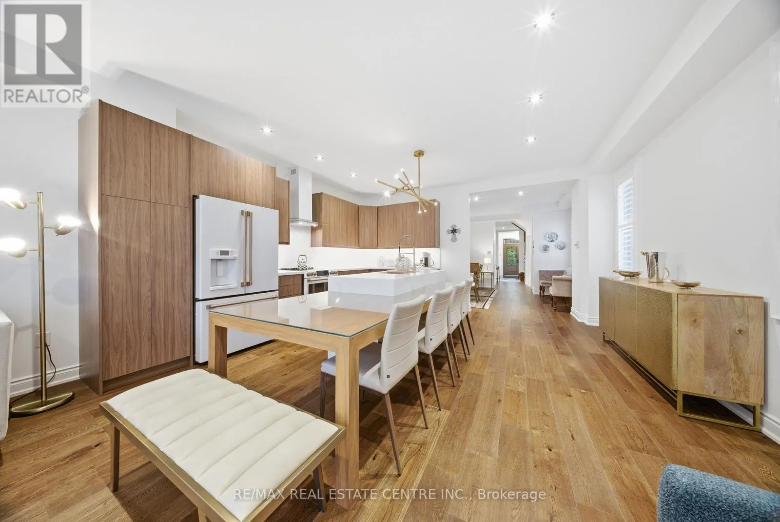 8 BRISTLEWOOD CRESCENT