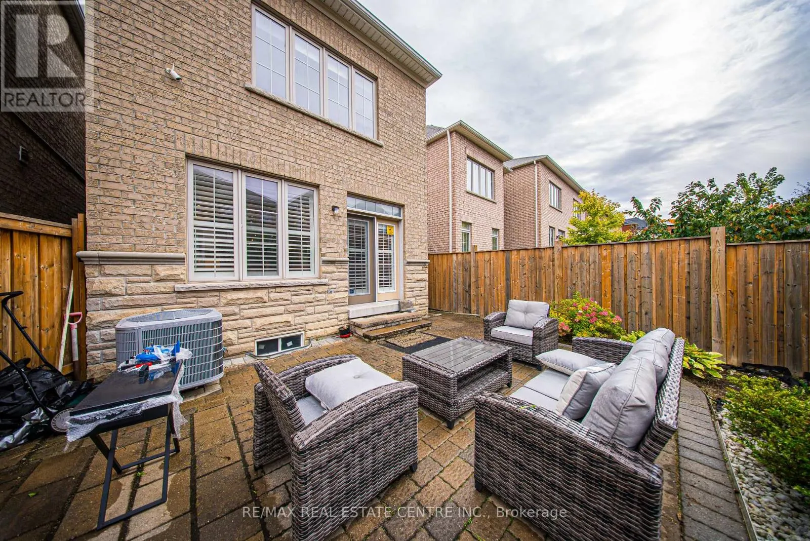 8 BRISTLEWOOD CRESCENT