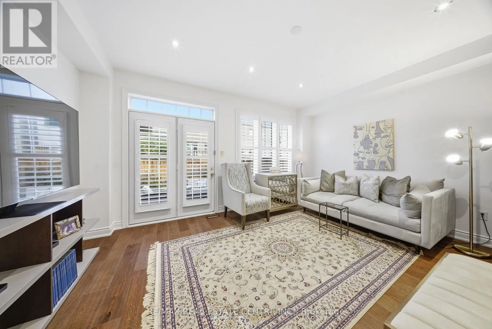 8 BRISTLEWOOD CRESCENT