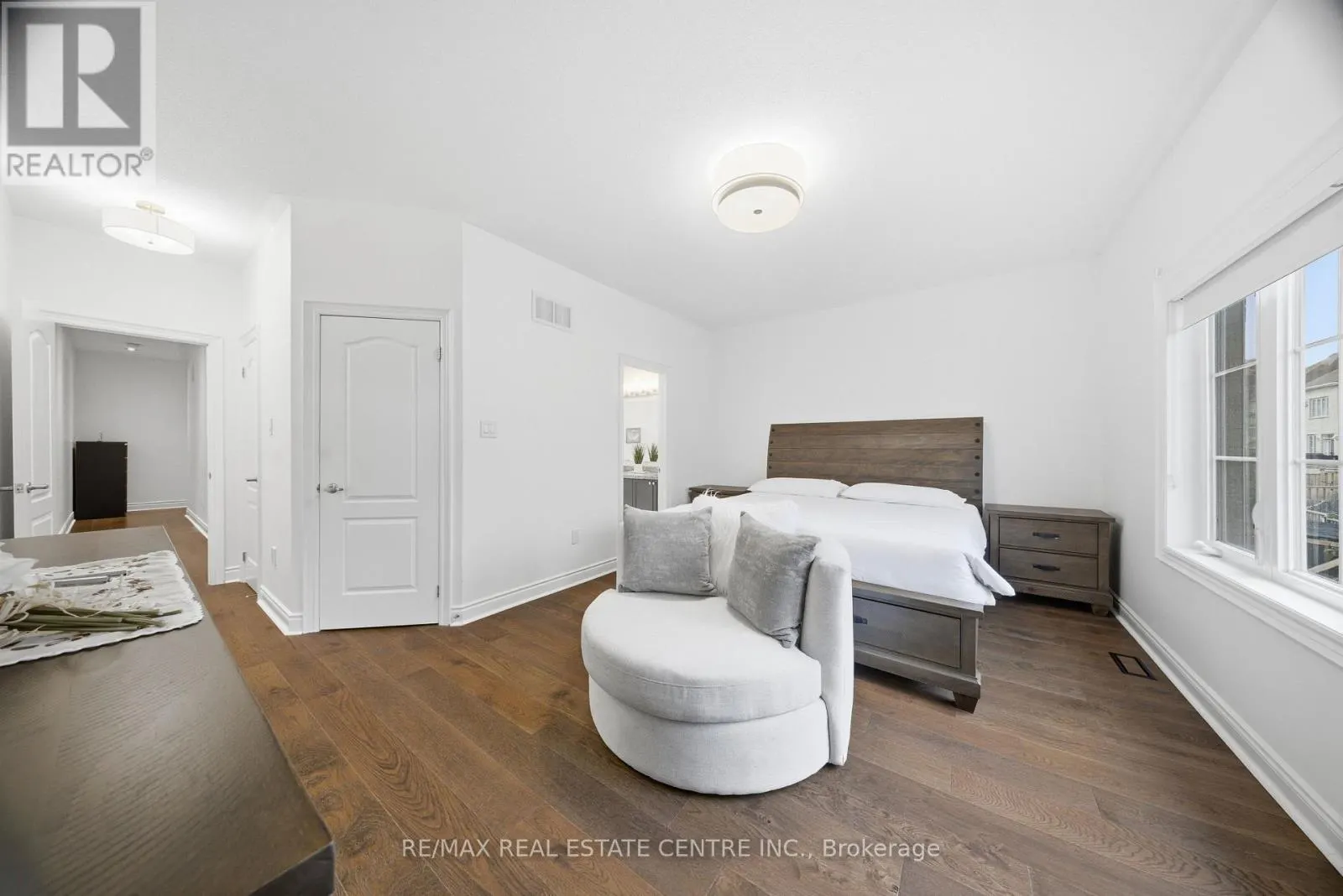8 BRISTLEWOOD CRESCENT