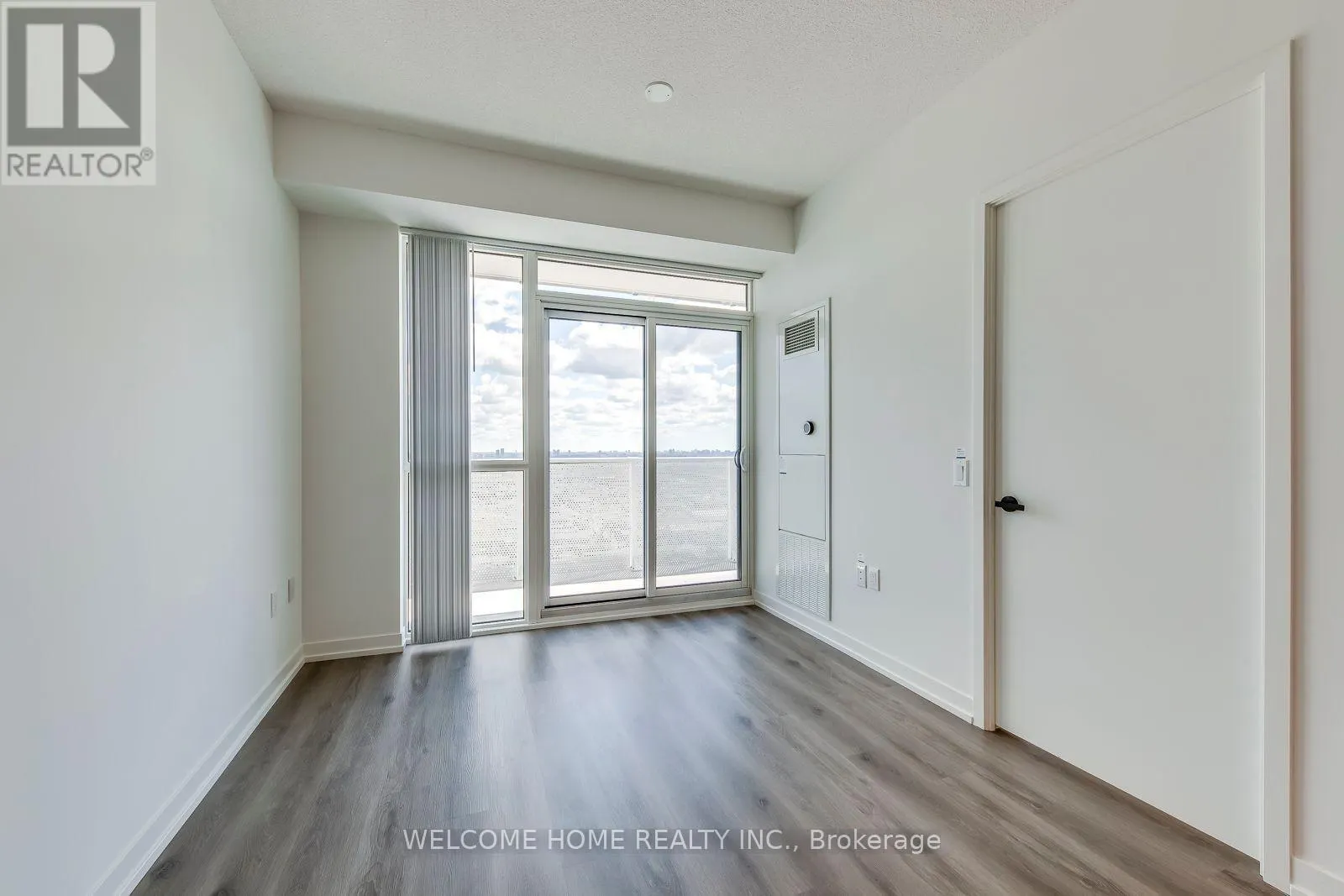 2706 - 28 INTERCHANGE WAY