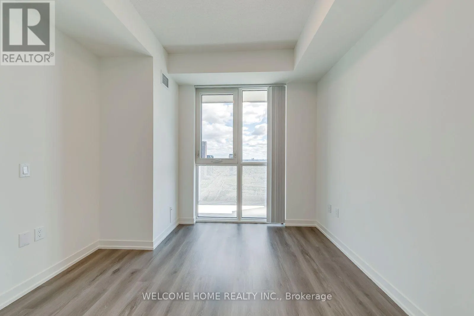 2706 - 28 INTERCHANGE WAY