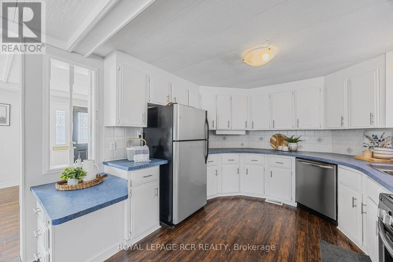4 LINDEN LANE