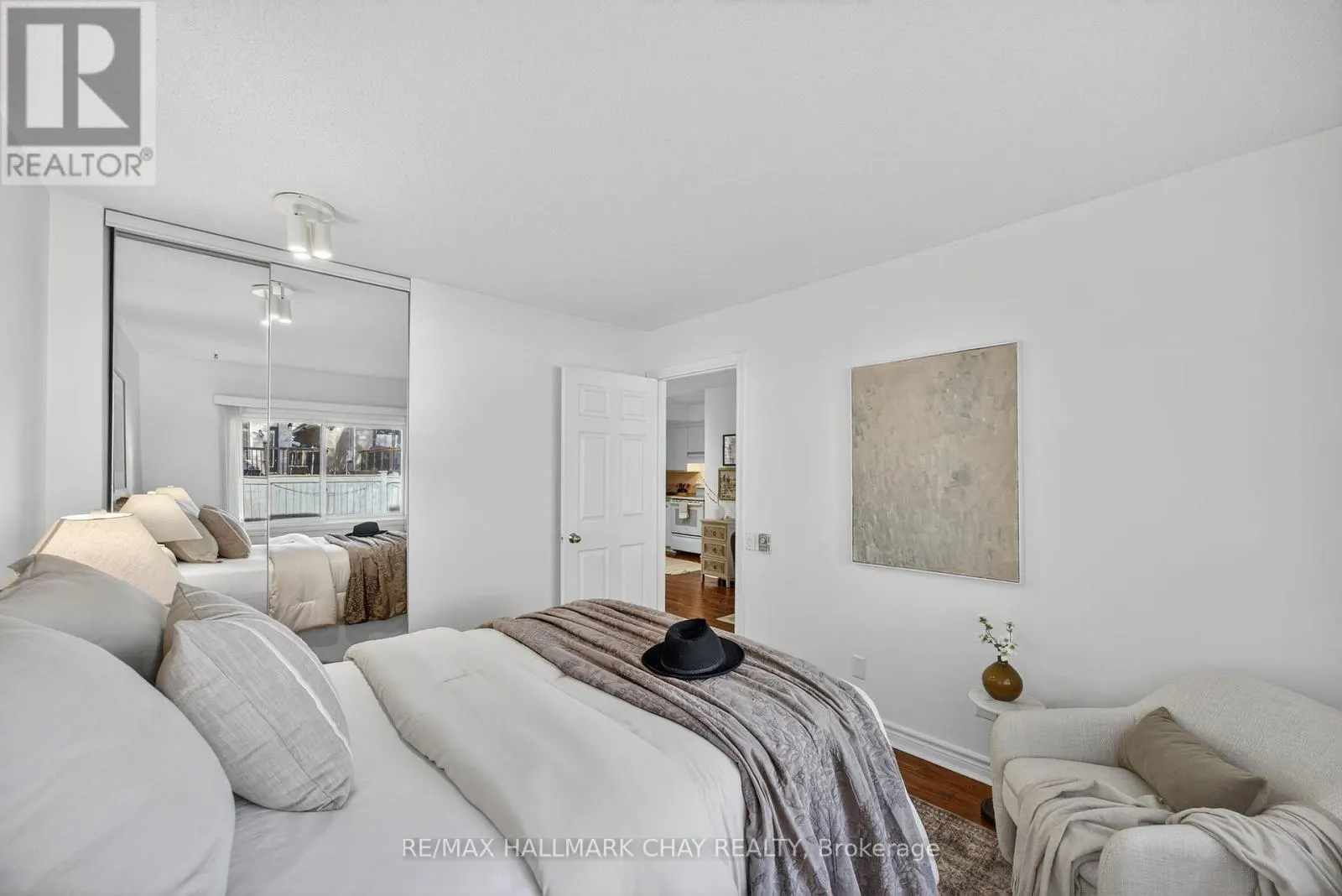 40 - 77 MILL STREET E
