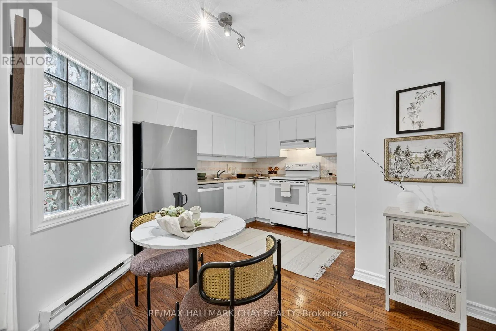40 - 77 MILL STREET E