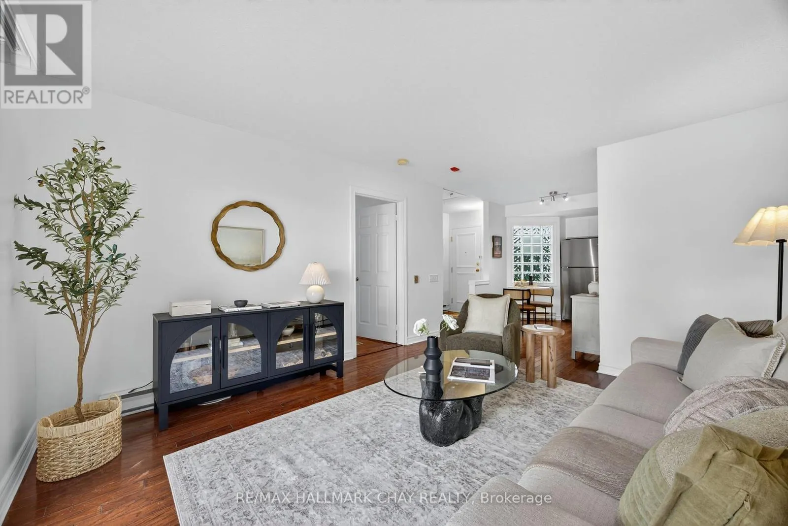 40 - 77 MILL STREET E