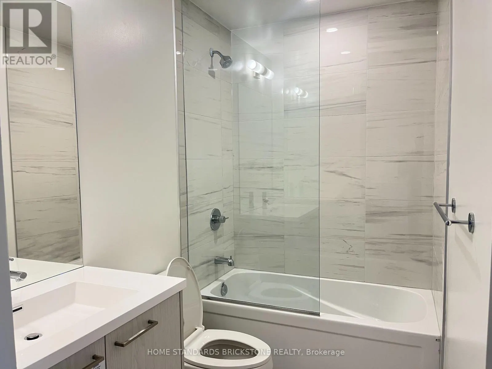 3715 - 28 INTERCHANGE WAY