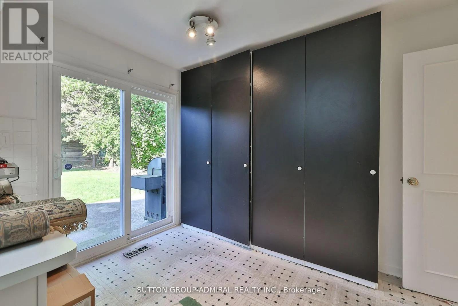 22 COBBLESTONE DRIVE