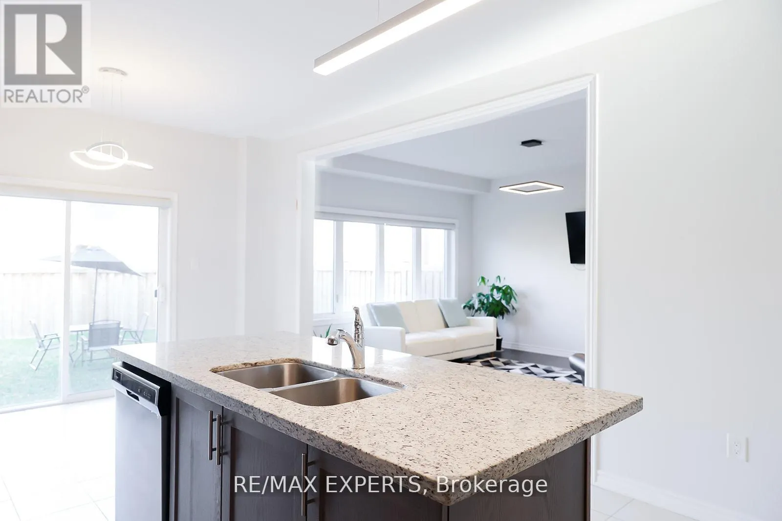 1426 FARROW CRESCENT