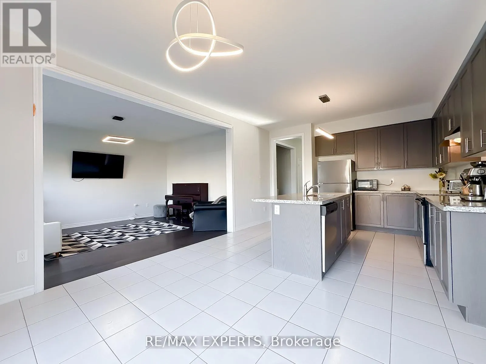 1426 FARROW CRESCENT