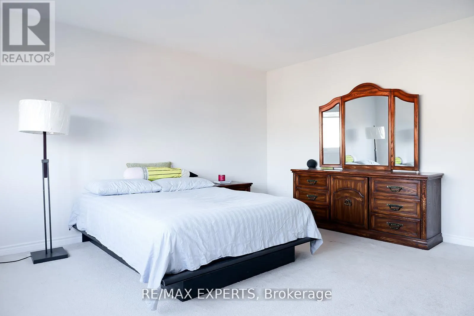 1426 FARROW CRESCENT