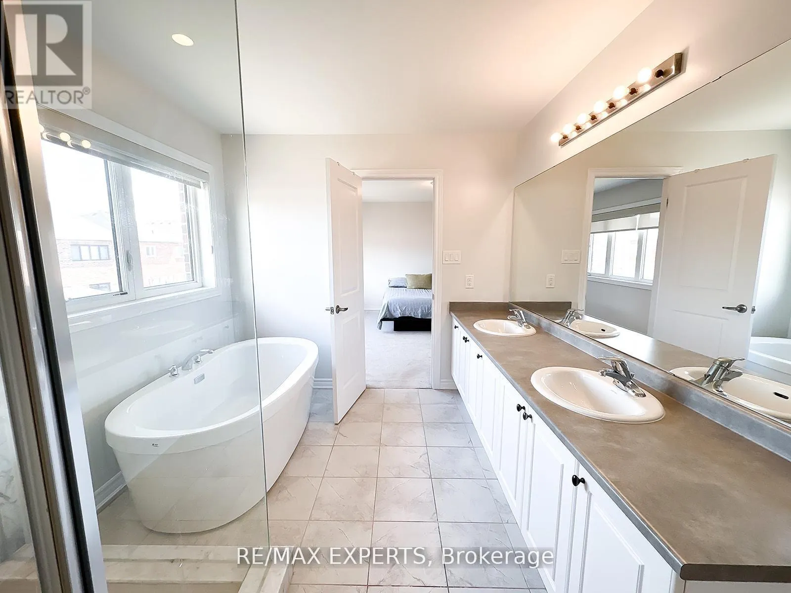 1426 FARROW CRESCENT