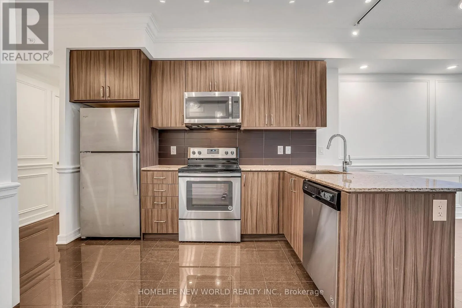 1004 - 9205 YONGE STREET