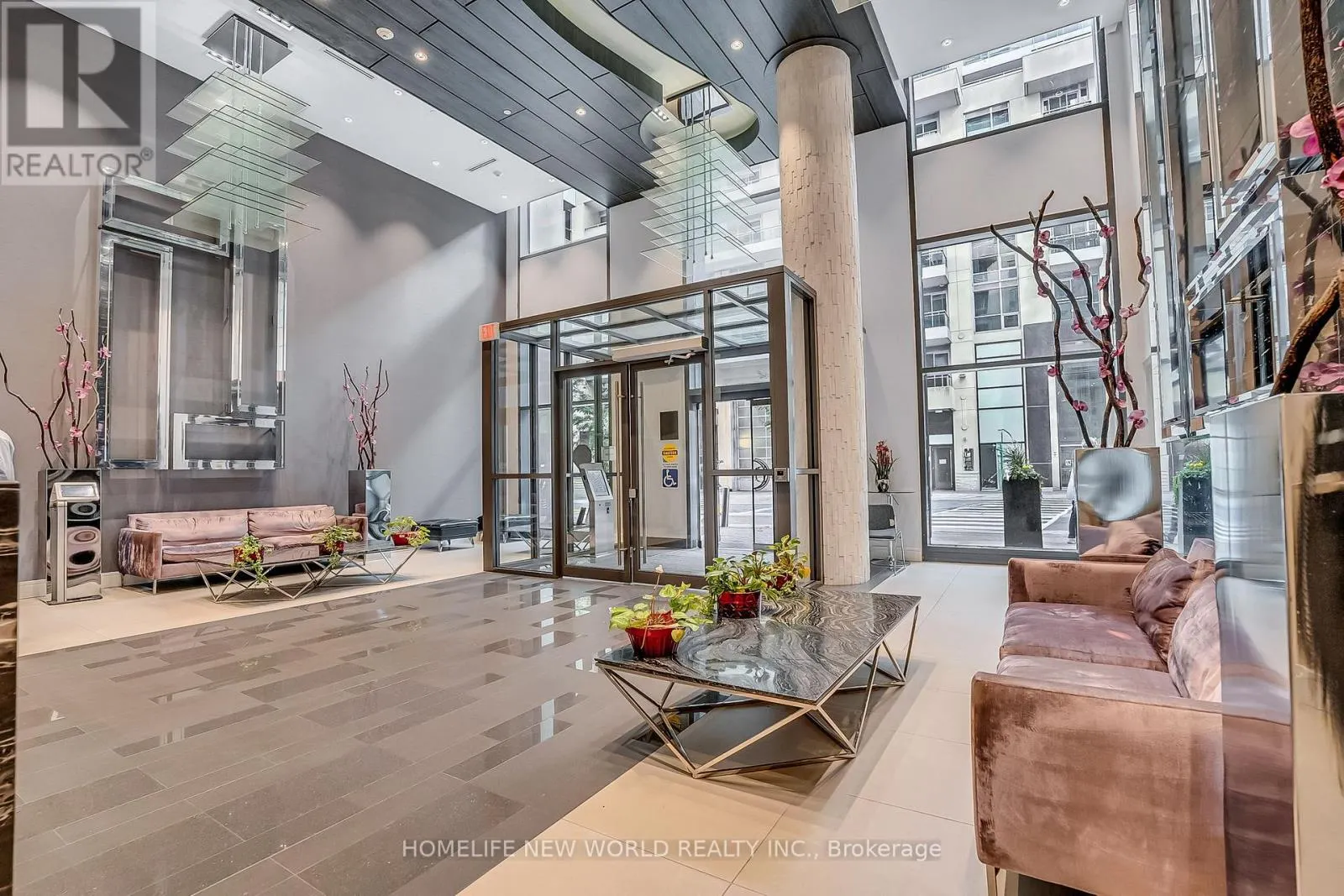 1004 - 9205 YONGE STREET