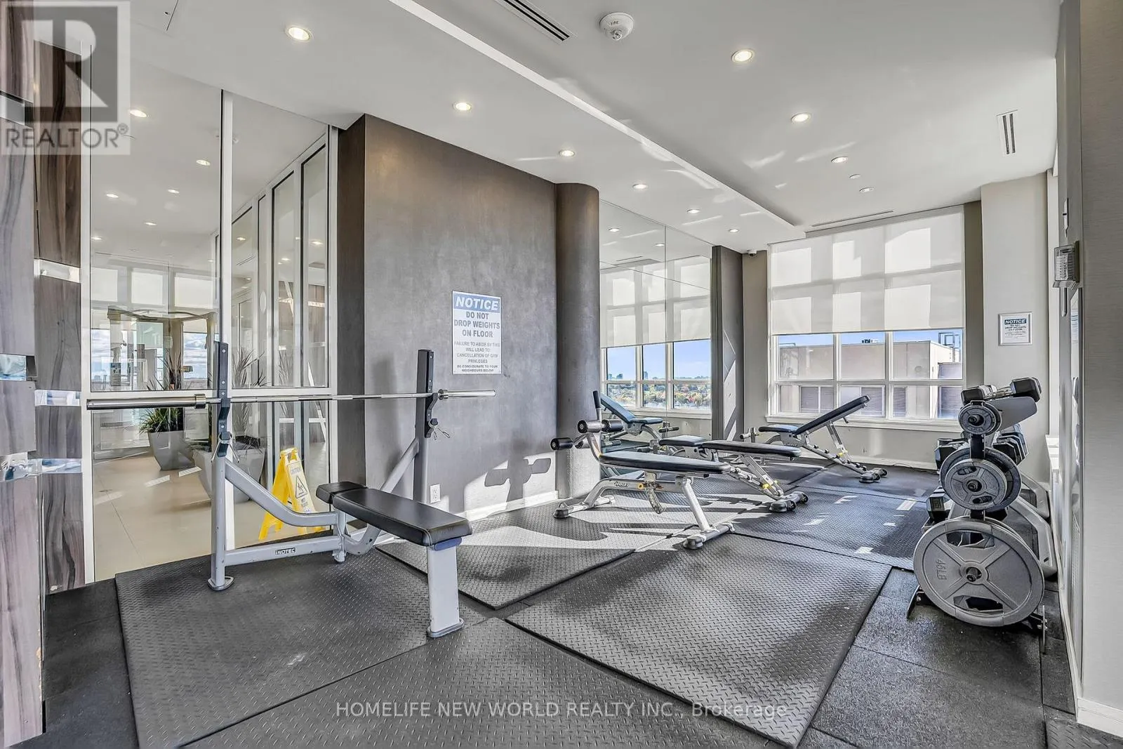 1004 - 9205 YONGE STREET