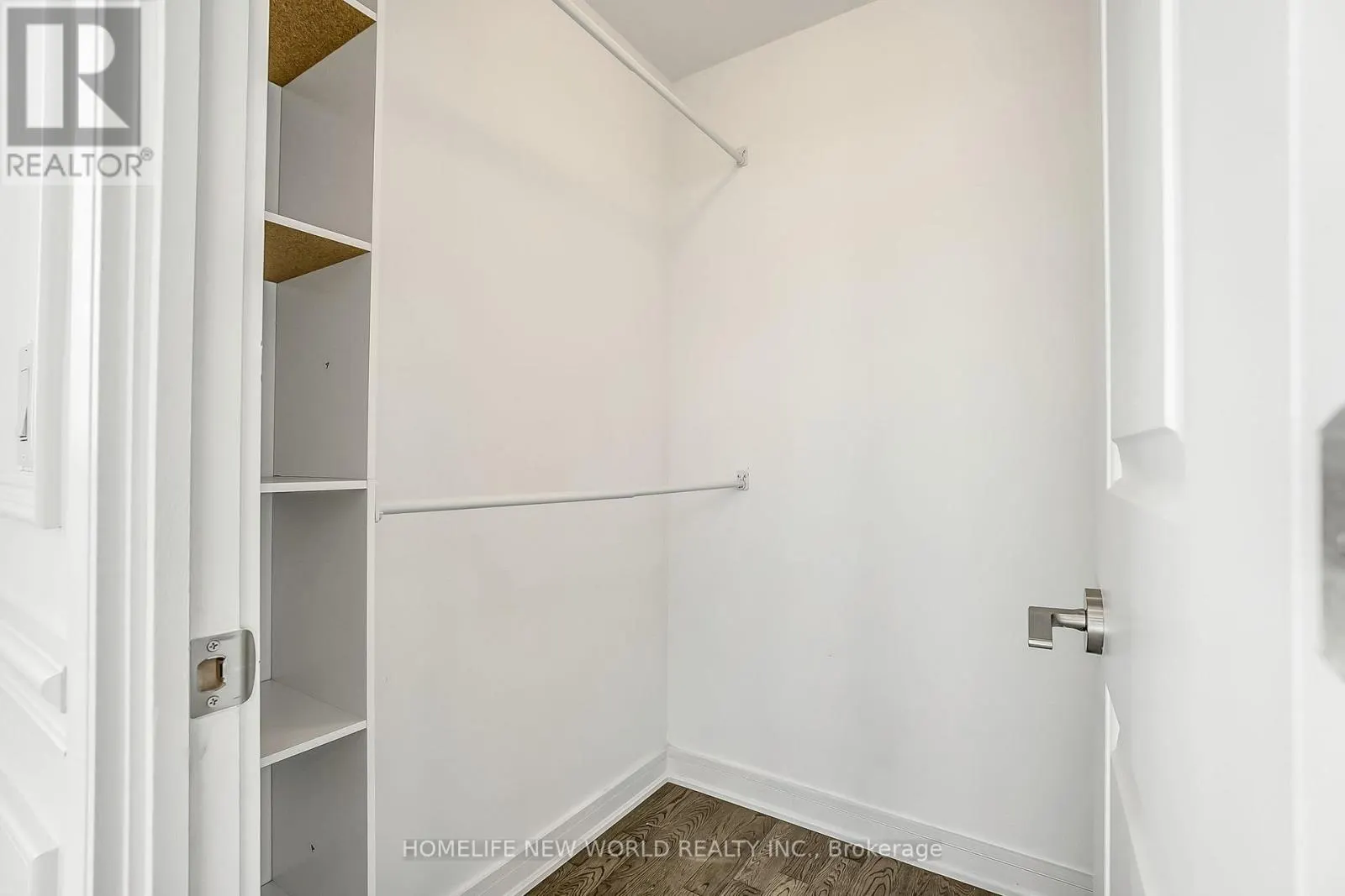 1004 - 9205 YONGE STREET
