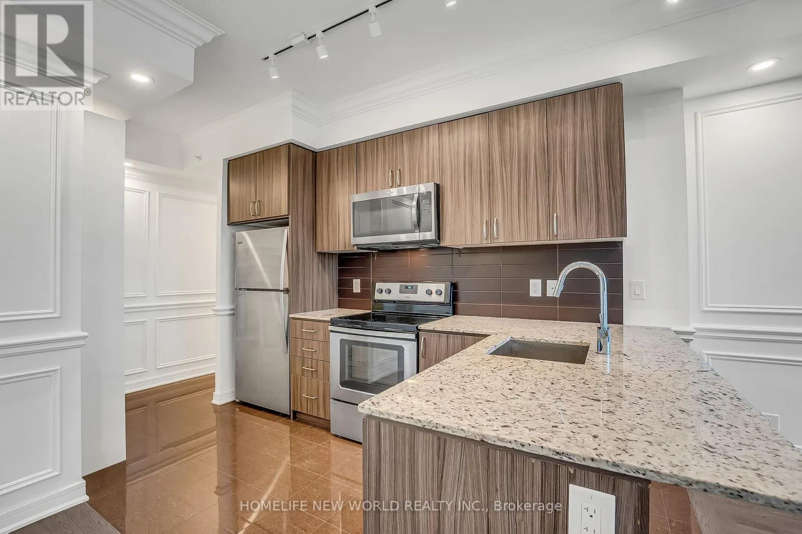 1004 - 9205 YONGE STREET