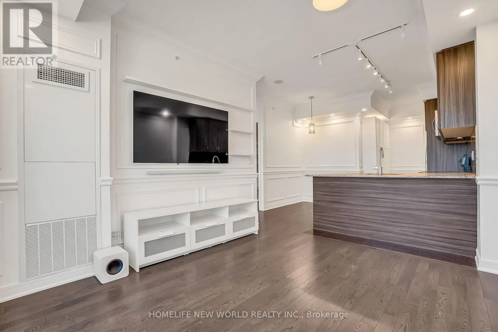 1004 - 9205 YONGE STREET