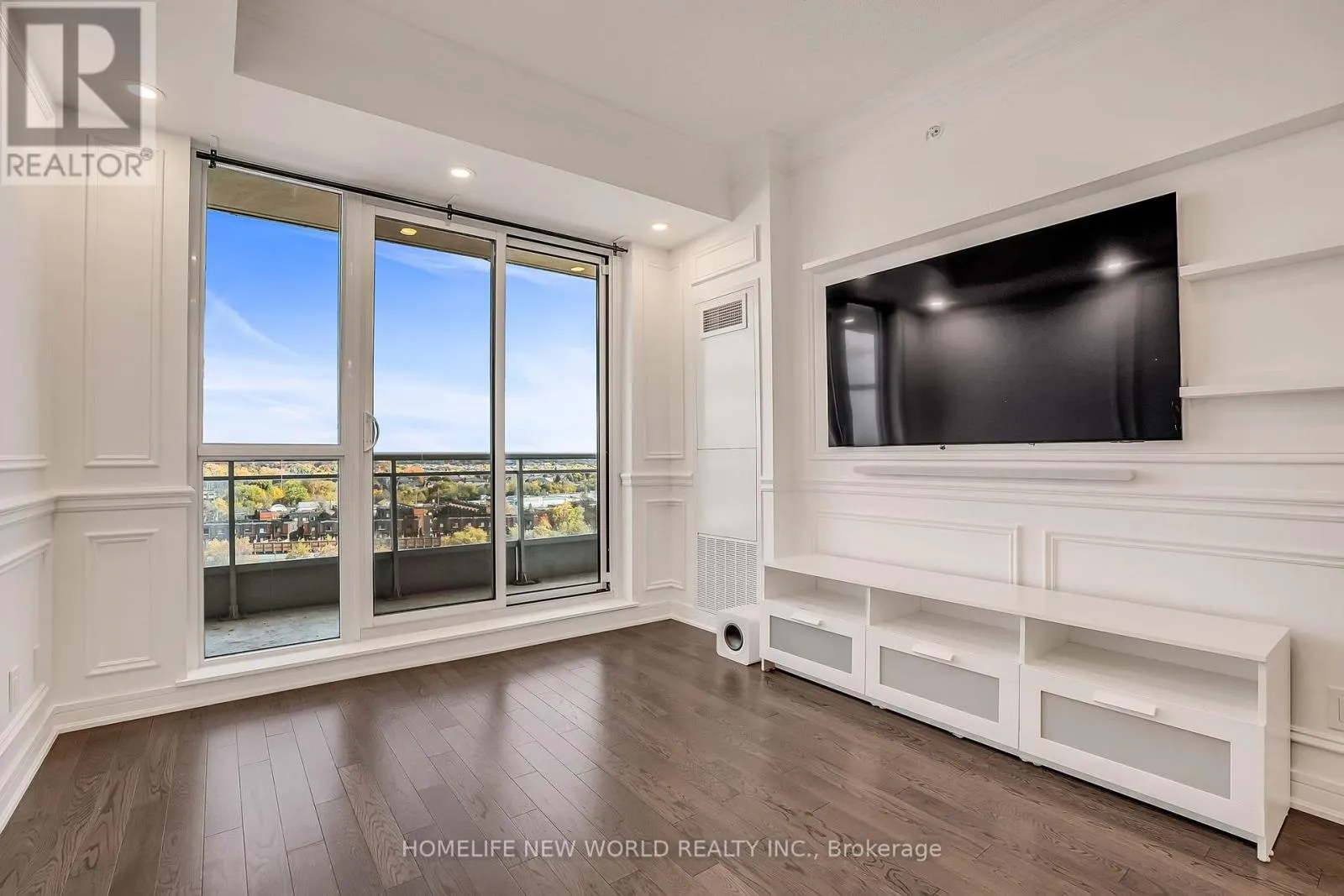 1004 - 9205 YONGE STREET
