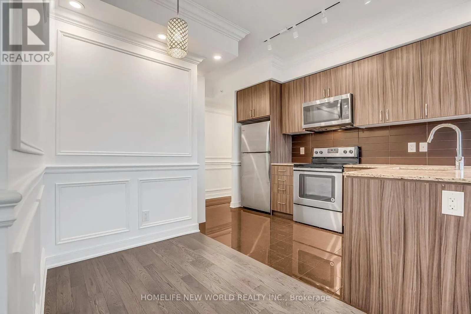 1004 - 9205 YONGE STREET