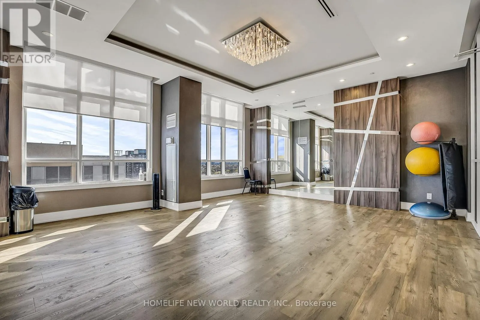 1004 - 9205 YONGE STREET