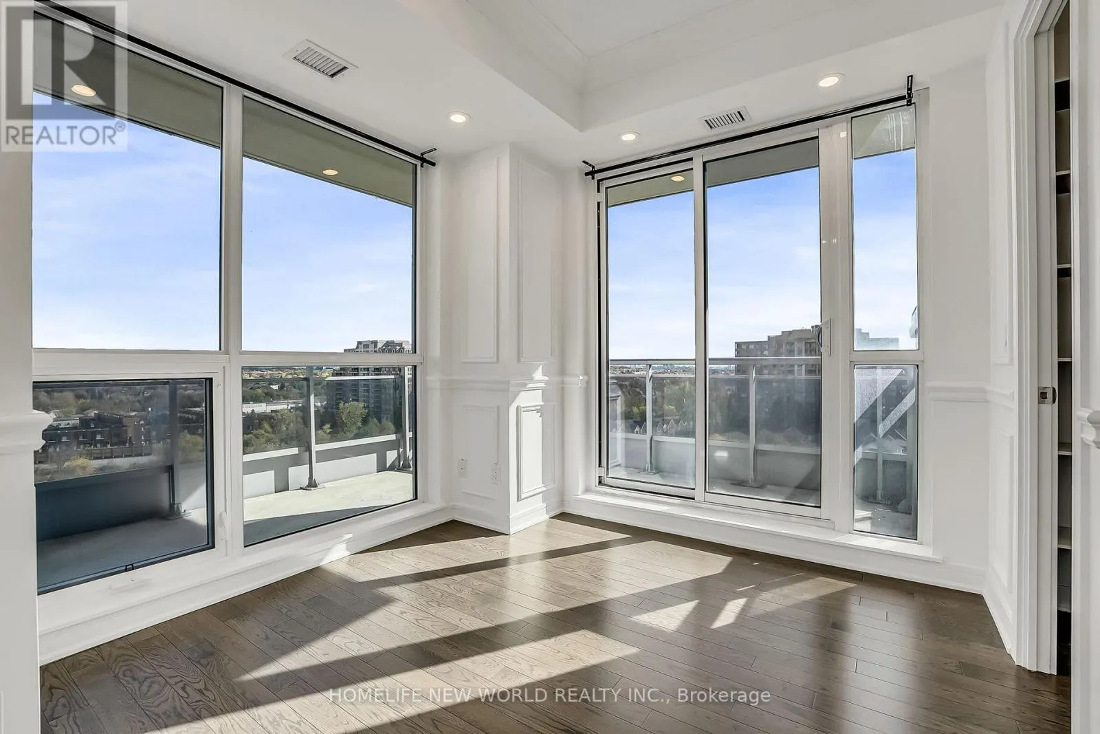 1004 - 9205 YONGE STREET